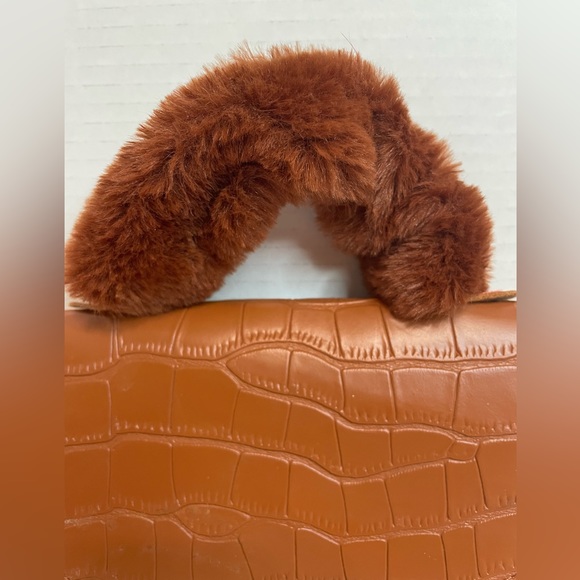 Women’s Small Brown Alligator Print Handbag with Fuzzy Handle - Picture 2 of 7
